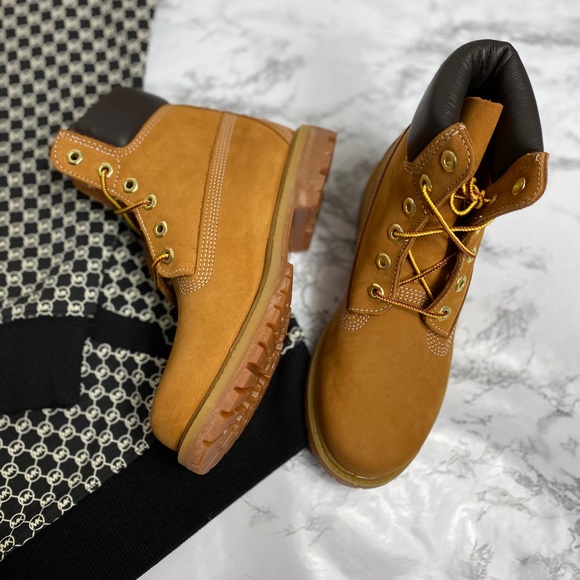 Woman’s Timberland 6” Premium wheat - Picture 2 of 2